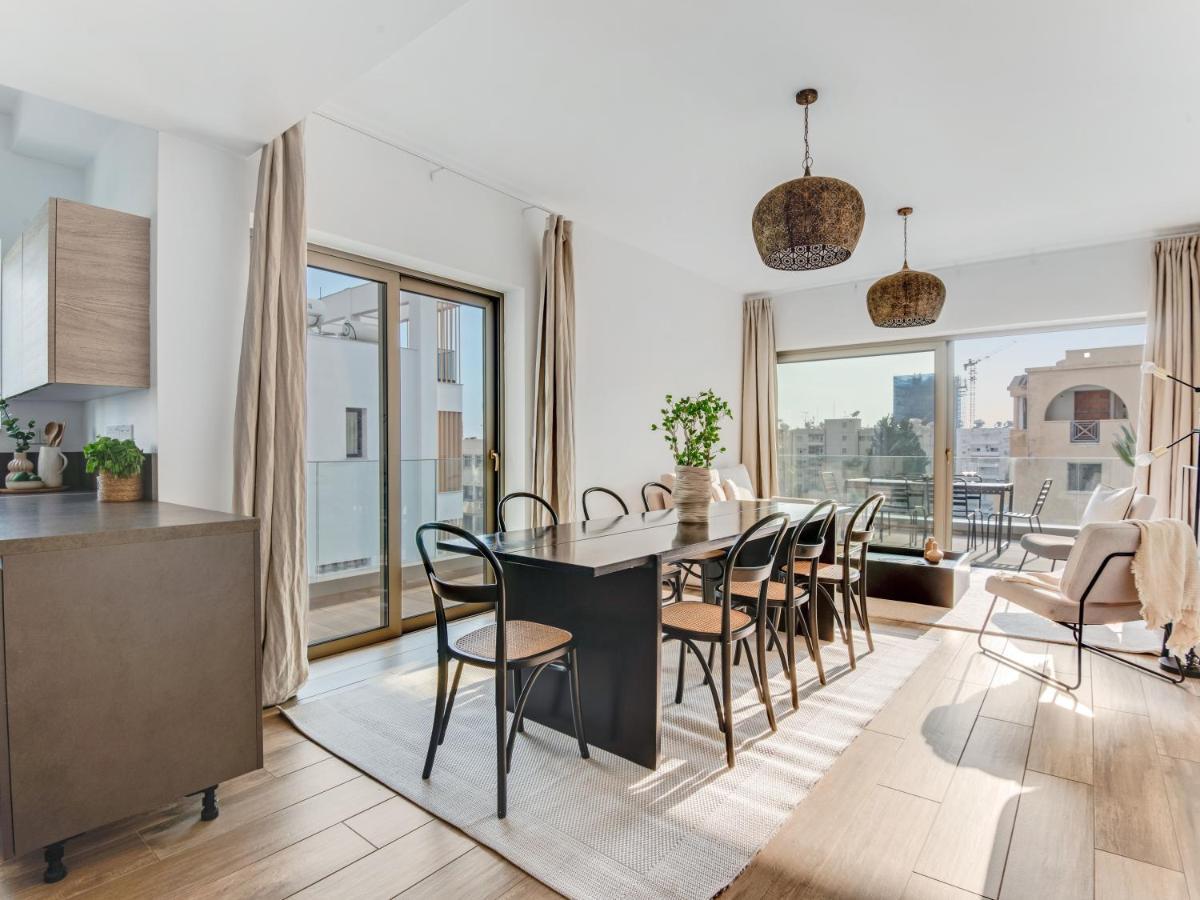 Sanders Evolution Apartment ลิมาซอล ภายนอก รูปภาพ