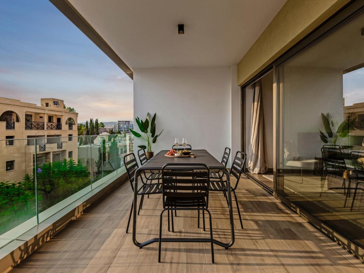 Sanders Evolution Apartment ลิมาซอล ภายนอก รูปภาพ